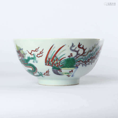 Daming Chenghua New Year's colorful bowl with dragon and phoenix patterns