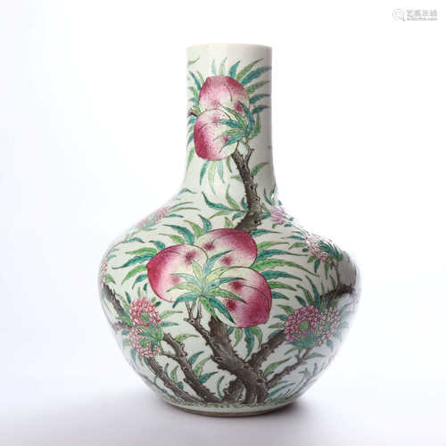 Tianqiu vase decorated with pastel nine peach patterns in the middle of Qing Dynasty