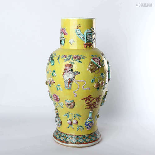 Huangdi famille rose vase with antique patterns in the middle of Qing Dynasty