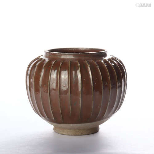 Purple glaze line lantern jar of Cizhou kiln in Song Dynasty