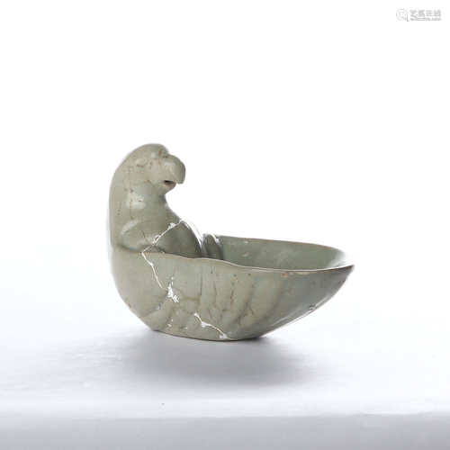 Parrot cup in Ruyao of Song Dynasty