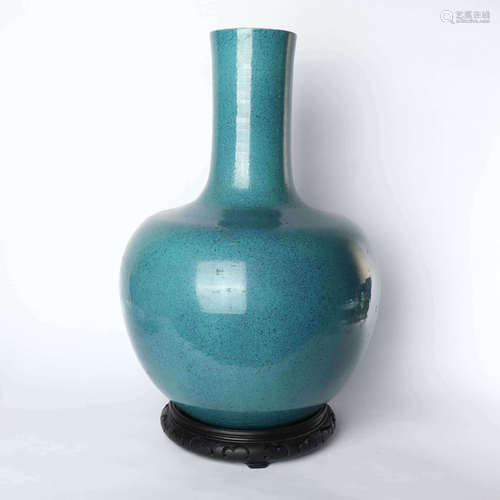 Large sphere vase with Lujun glaze in late Qing Dynasty