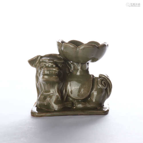 Lion lamp of Yaozhou Kiln in song and Liao Dynasties