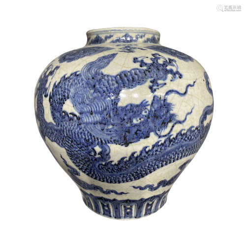 Xuande blue and white dragon decorated jar