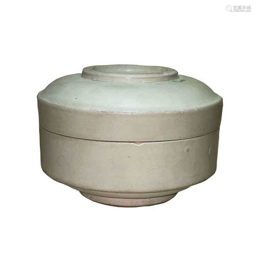 White porcelain powder box of Gongyi kiln in Tang Dynasty