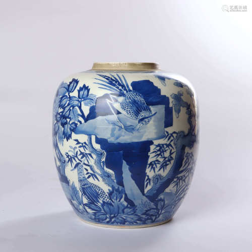 Blue and white pots decorated with birds and flowers in the early Qing Dynasty