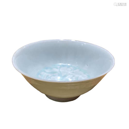 Yellow glazed bowl in the middle of Qing Dynasty