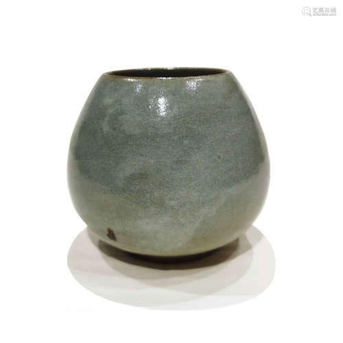 Jun kiln is a celadon chicken heart jar of Donggou kiln in song and Liao dynasties