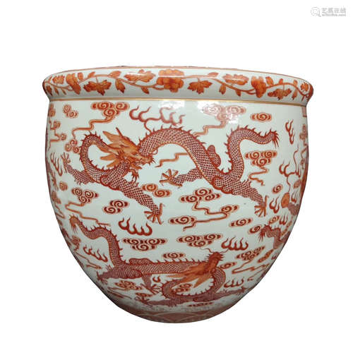 Large jars with alum red dragon pattern in late Qing Dynasty