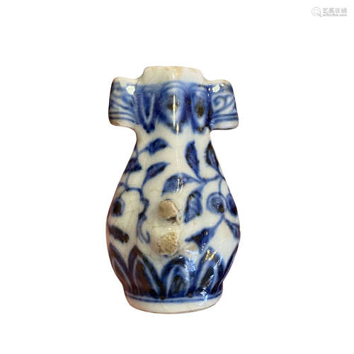 Xuande blue and white bird food jar decorated with blue and white flowers