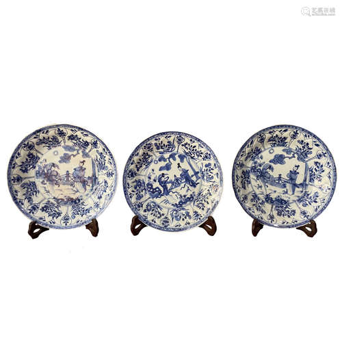 A group of decorative plates with blue and white figures in the middle of Qing Dynasty