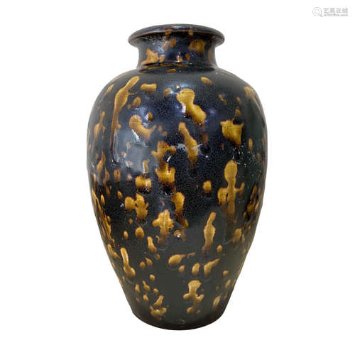 Hupi plum vase in Jizhou kiln of Song Dynasty