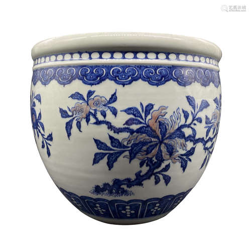 Blue and white enameled red peach decorated VAT in the middle of Qing Dynasty