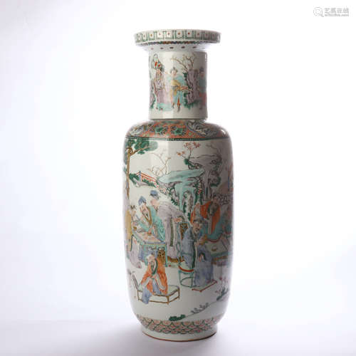 Large mallet bottle decorated with famille rose figures and flowers in the middle of Qing Dynasty