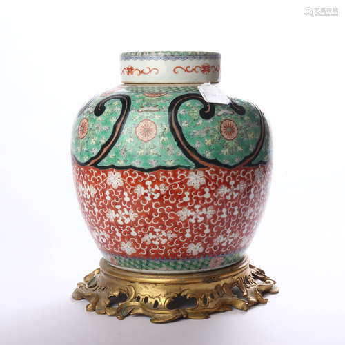 Multicolored flower decorated pots in early Qing Dynasty