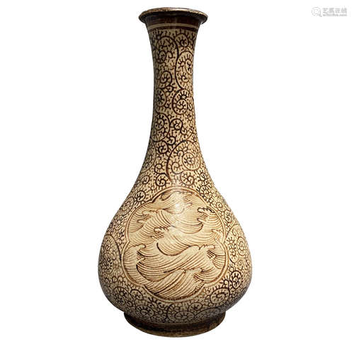 Spring vase with black and white flowers in Jizhou kiln of Song Dynasty