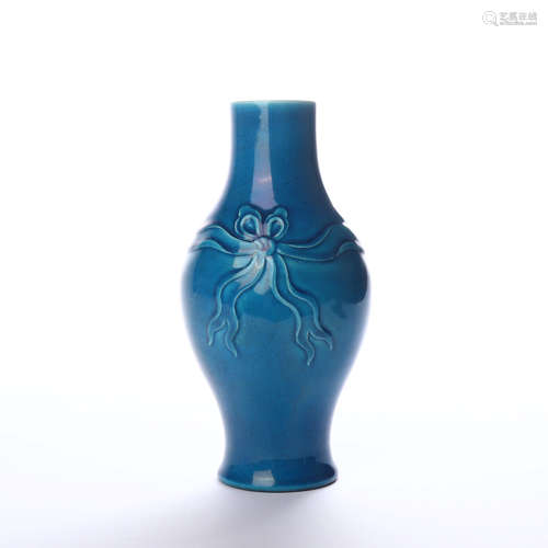 Blue glaze vases in the middle of Qing Dynasty