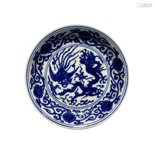 A decorative plate of blue and white lotus flowers made in Jiajing of the Ming Dynasty