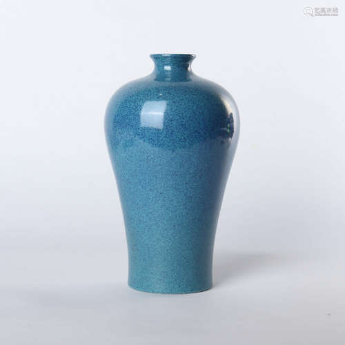 Lujun glaze plum vase in the middle of Qing Dynasty