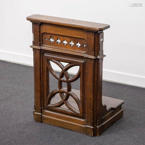 Neogothic kneeler, 18th Century.