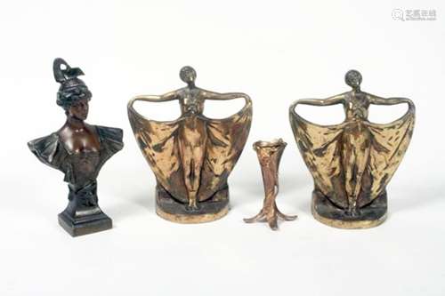 CAST IRON BOOK ENDS, SCULPTURE SET