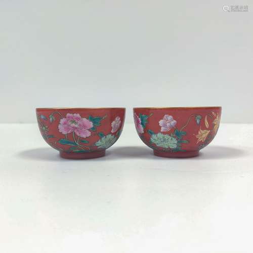 PAIR OF QING FAMILLE ROSE PORCELAIN BOWLS