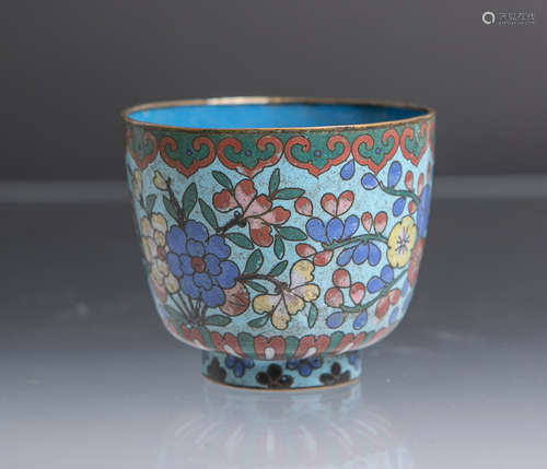 Koppchen (China, wohl Anfang 20. Jahrhundert), mit Cloisonné, außenseitig mit polychromen