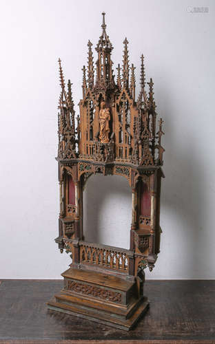 Kl. Hausaltar (Neogotik, um 1880/90), Eiche u.a. Hölzer, aufwendige Schnitzarbeit, teils