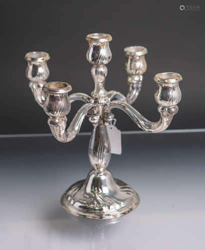 Girandole für fünf Kerzen (wohl 19./20. Jahrhundert), aus Metall, versilbert, H. ca. 27,5