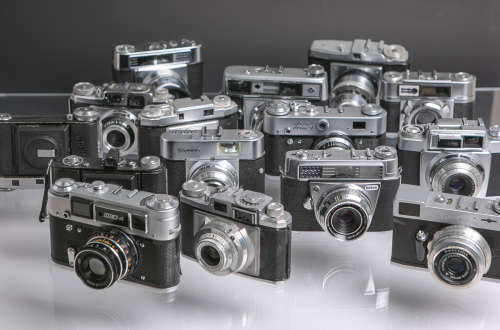 Gr. Konvolut von alten Kameras, 20 Stück, div. Hersteller u. Baujahr, u.a. Kodak, Braun,
