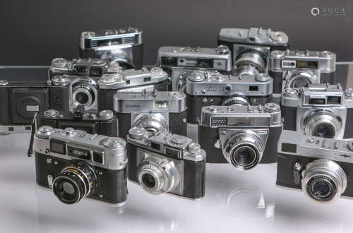 Gr. Konvolut von alten Kameras, 20 Stück, div. Hersteller u. Baujahr, u.a. Kodak, Braun,