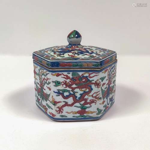 MING WUCAI DRAGON HEXAGONAL LIDDED JAR