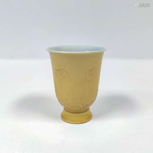 QING FAMILLE JAUNE MONOCHROME WINE CUP