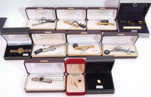 Mixed Lot: nine cased gent's tie-clips, silver, onyx examples, three chrome, four gold plated,