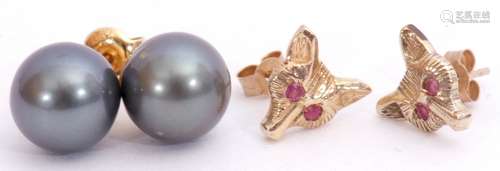 Mixed Lot: pair of Tahitian pearl earrings with post fittings stamped 750, 8mm diam, together with a