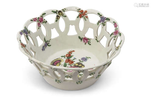 Small 18th century Worcester basket with pierced sides and floral decoration in Chelsea style to the