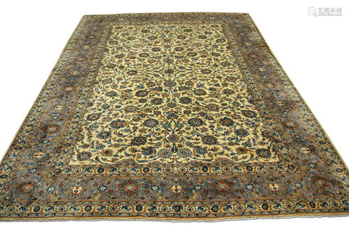 Good quality modern Keshan large carpet, multi-gull border, central panel of flowering foliage,