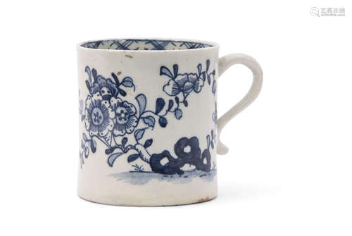 Lowestoft porcelain coffee can or small mug of gently tapering form, decorated in underglaze blue