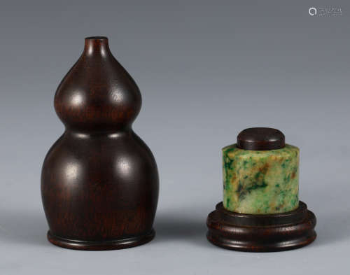 CHINESE JADE ORNAMENT W/ CHENXIANG WOOD CONTAINNER
