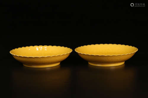 QIANLONG MARK, PAIR OF CHINESE GUAN KILN YELLOW GLAZED DRAGON PLATE