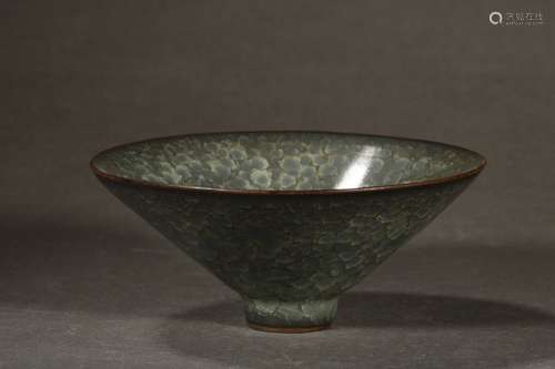 A Chinese Porcelain Guan Kiln Bowl