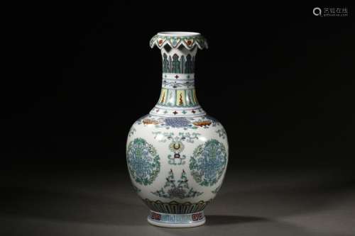 A Chinese Porcelain Blue&White Doucai Vase