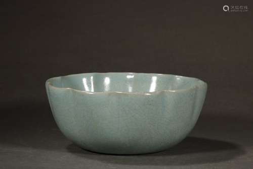 A Chinese Porcelain Ru Kiln Bowl