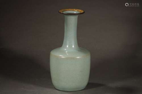 A Chinese Porcelain Ru Kiln Vase With Gold Painting