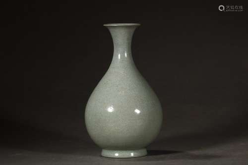 A Chinese Porcelain Ru Kiln Yuhuchunping Vase