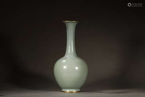 A Chinese Porcelain Ru Kiln Long-Neck Vase