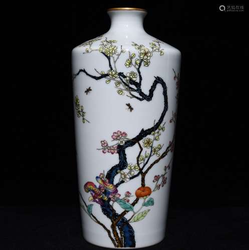 A Chinese Porcelain Famille Rose Meiping Vase