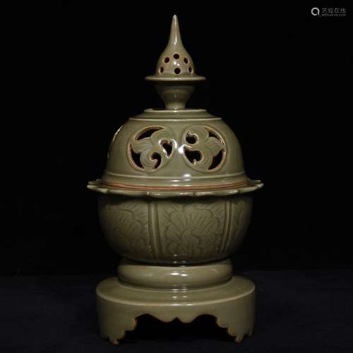 A Chinese Porcelain Yue Kiln Censer