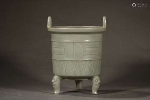 A Chinese Porcelain Yue Kiln Censer