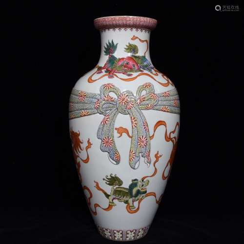 A Chinese Porcelain Famille Rose Vase